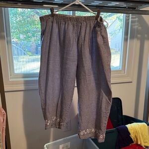 PANTS SEERSUCKER MATERIALS  APPLIQUÉ LEG HEM white Daisies on Vine